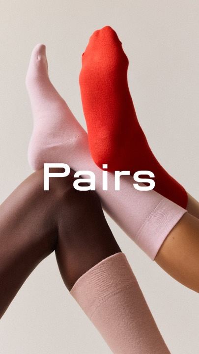 Ad 165: Crossed legs in pink and red, Pairs wordmark
